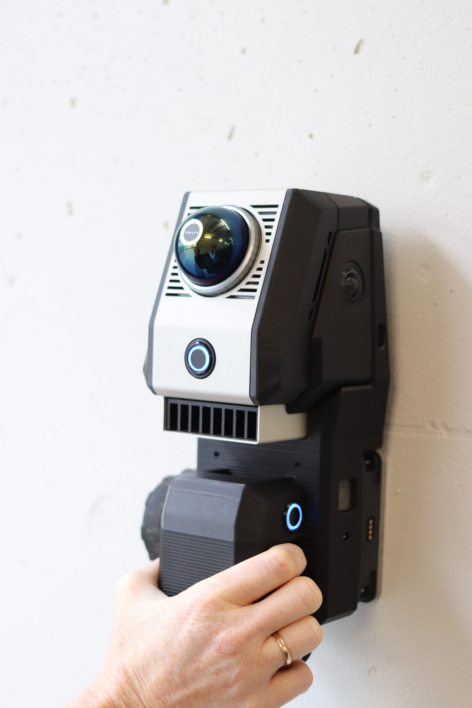 Close view of the Birdsview scanner in the hand